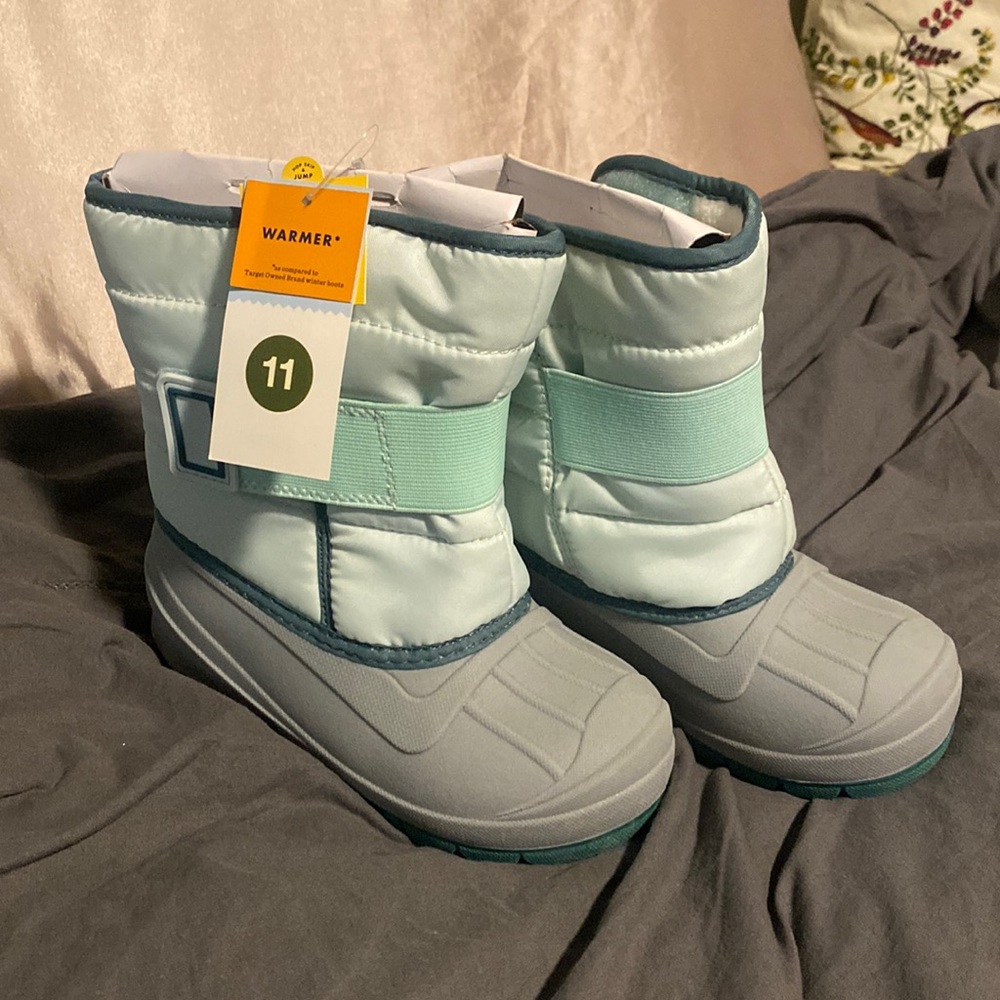 NWT Cat and Jack kids winter boots size 11